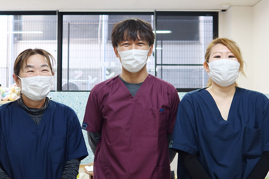 並んでいるスタッフ"